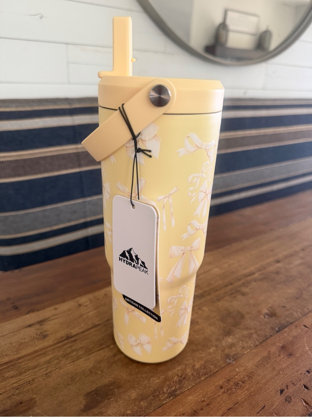 Hydrapeak Nomad 32oz Tumbler Cup Flip Straw Pastel Yellow White Bows Coquette